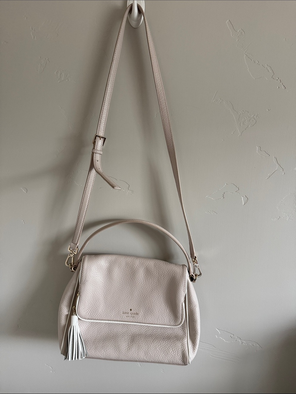 Cream Kate Spade pebbled leather bag.  EUC
